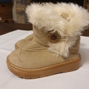 UGG-like Toddler boots w/faux fur inside